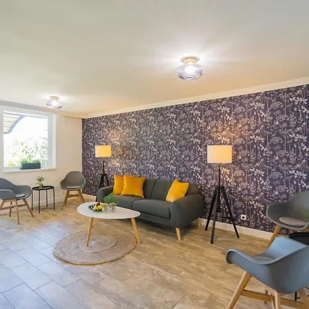 安娜海滩别墅酒店 *