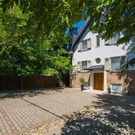 安娜海滩别墅酒店 度假居 *