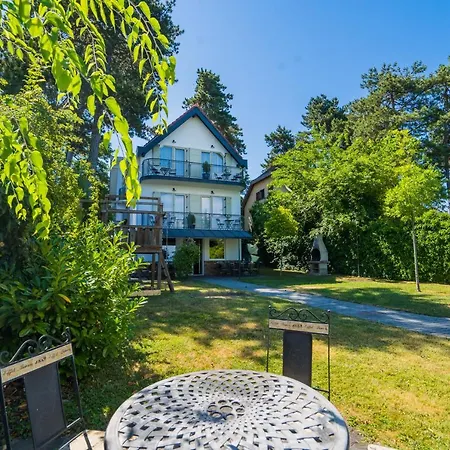 安娜海滩别墅酒店 *