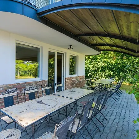 安娜海滩别墅酒店 *