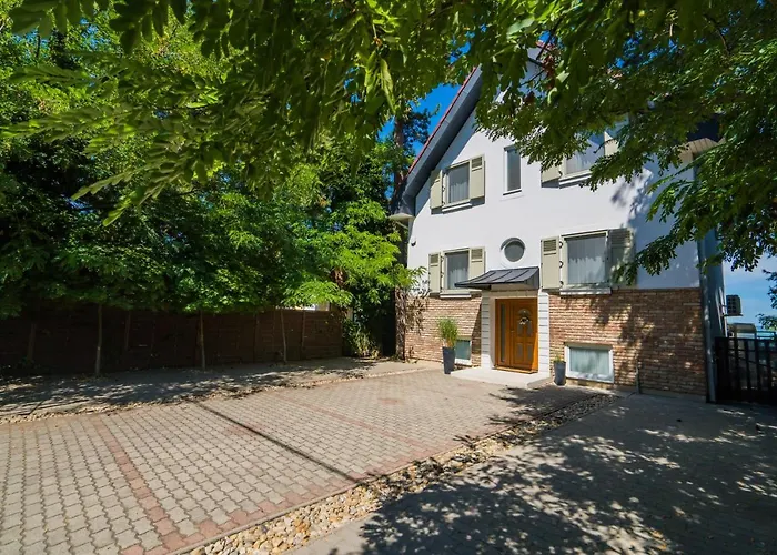 Anna Case de vacanță *